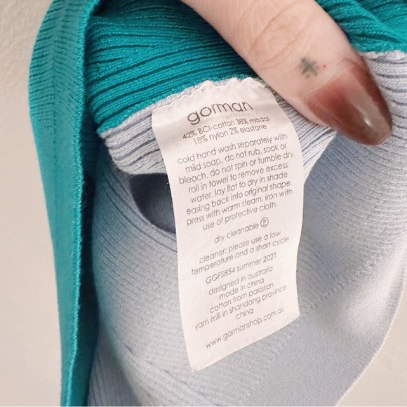 Gorman Ribbed Color Blocked Sleeveless Crop Top Tank - Picture 5 of 5